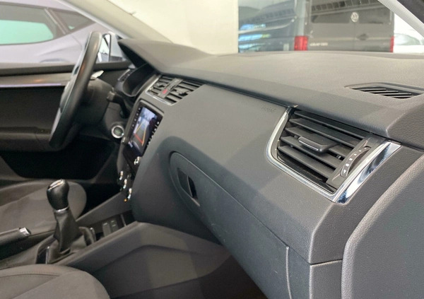 Skoda Octavia cena 65900 przebieg: 123883, rok produkcji 2019 z Jastrowie małe 407